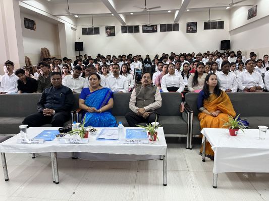 DIGNITARIES WITH THE NEW BATCH